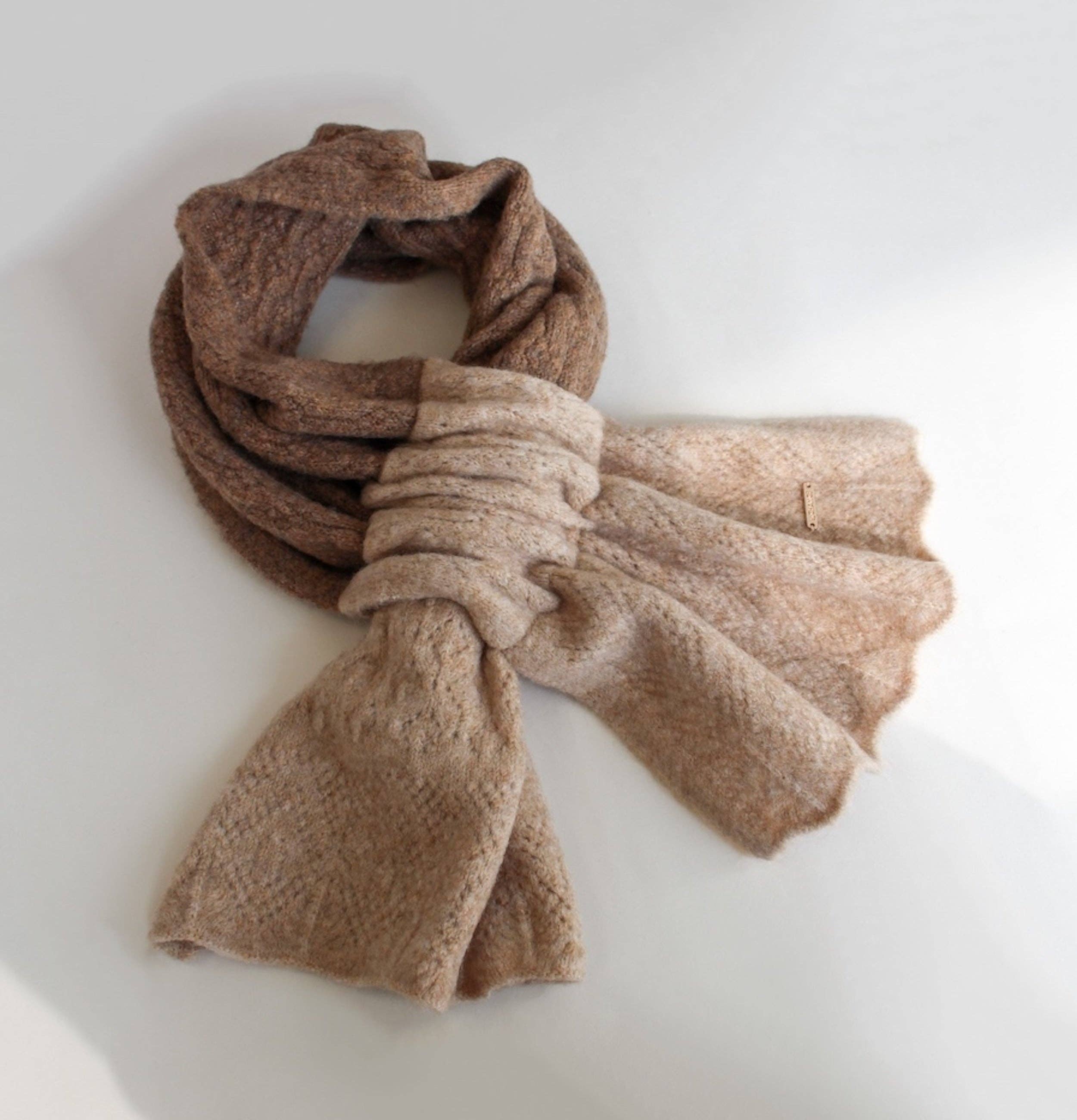 La-a SOLE - Wholesale Scarf - Women's - Winter Slide Through Scarf | Tan & Cream