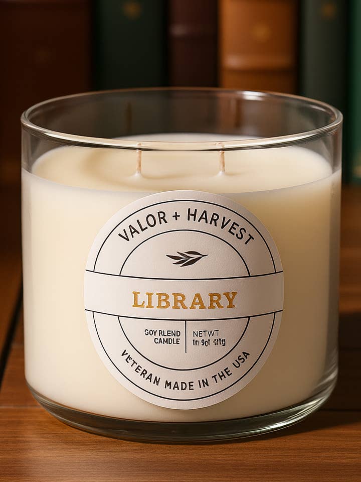 Candela a 3 stoppini Library – 14,5 oz Miscela di cera di soia e cocco | Valor+Harvest per la vendita all'ingrosso da parte di Valor+Harvest