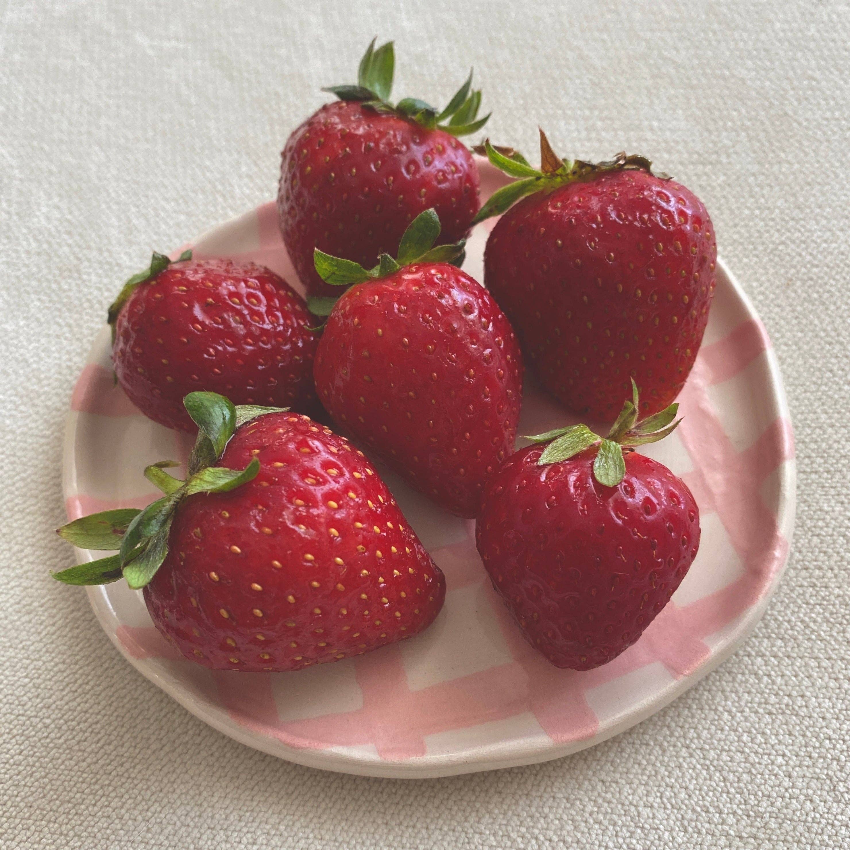 Pipa and Happy - Vendita all'ingrosso Piatto - Piatto Vii in ceramica fatta a mano con motivo a scacchi1