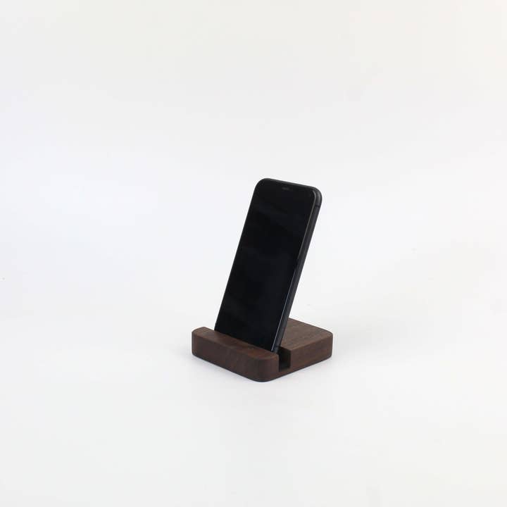 Support de téléphone - Noyer pour la vente par Chopzwood