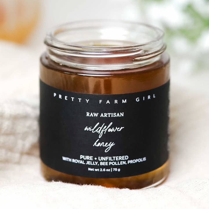 Miel artisanal cru de fleurs sauvages — pur et non filtré pour la vente par Pretty farm girl