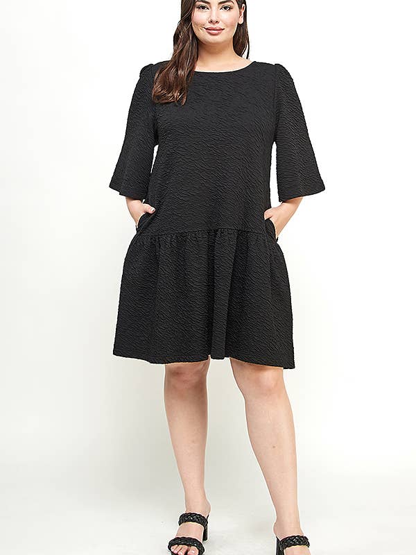 Robe texturée grande taille WD5582 avec manches évasées pour la vente par See and Be Seen