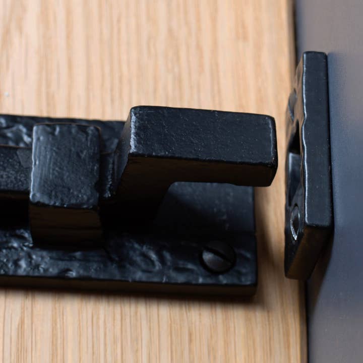 Rinkit Ltd – wholesale Knob/pull – 155mm Black Cranked Antique Fish Tail Bolt Hammer & Tongs2