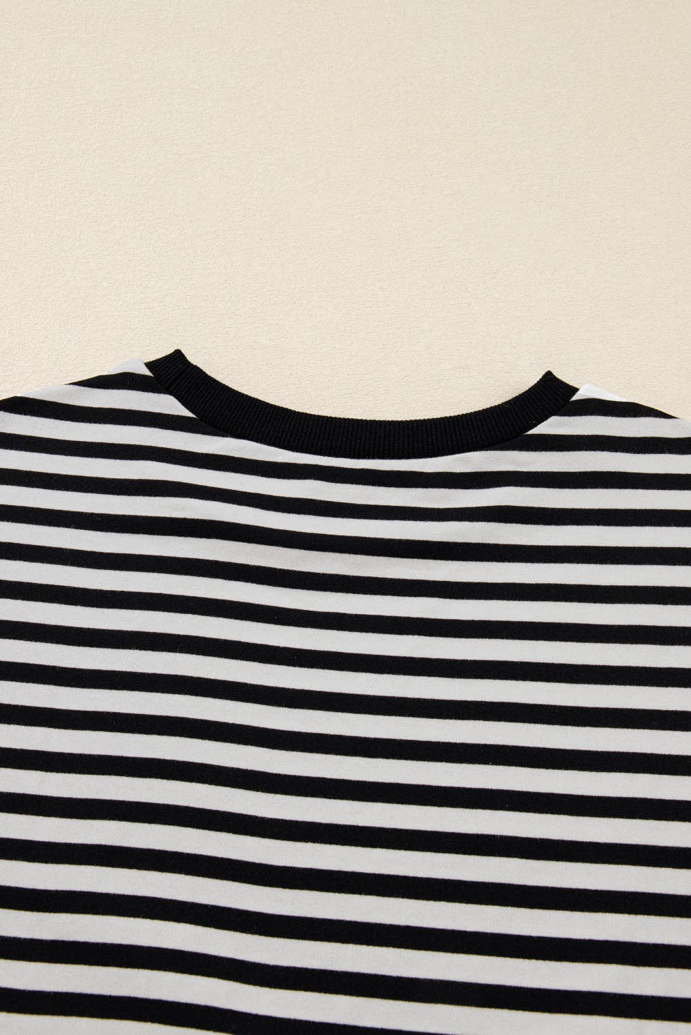 Lovesoft - Wholesale Blouse - Dames - Zwart Gestreept Print Drop Shoulder Kant Afgewerkt Armband Mouw Losse Top6