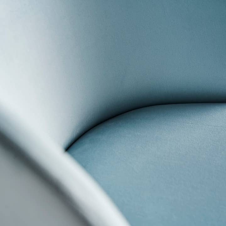 Kodu - Wholesale Chair - Blue velvet chair measuring 50x55x75cm4