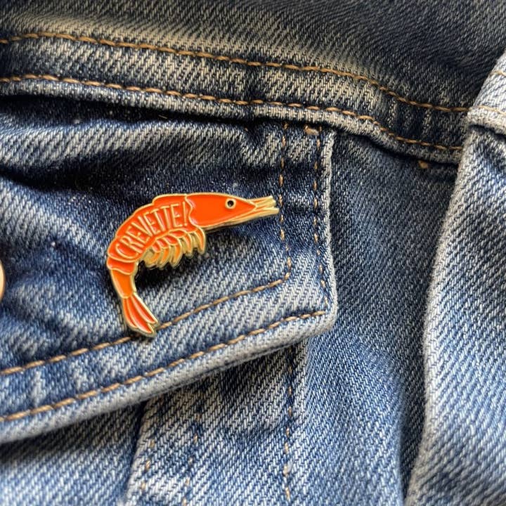 Pin de camarón esmaltado en relieve para venta al por mayor de Madame la mouette
