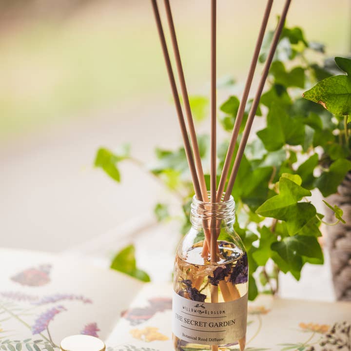 Willow & Blossom Botanicals - Wholesale Reed Diffuser - Botanical Reed Diffuser with dried flowers;choose your scent