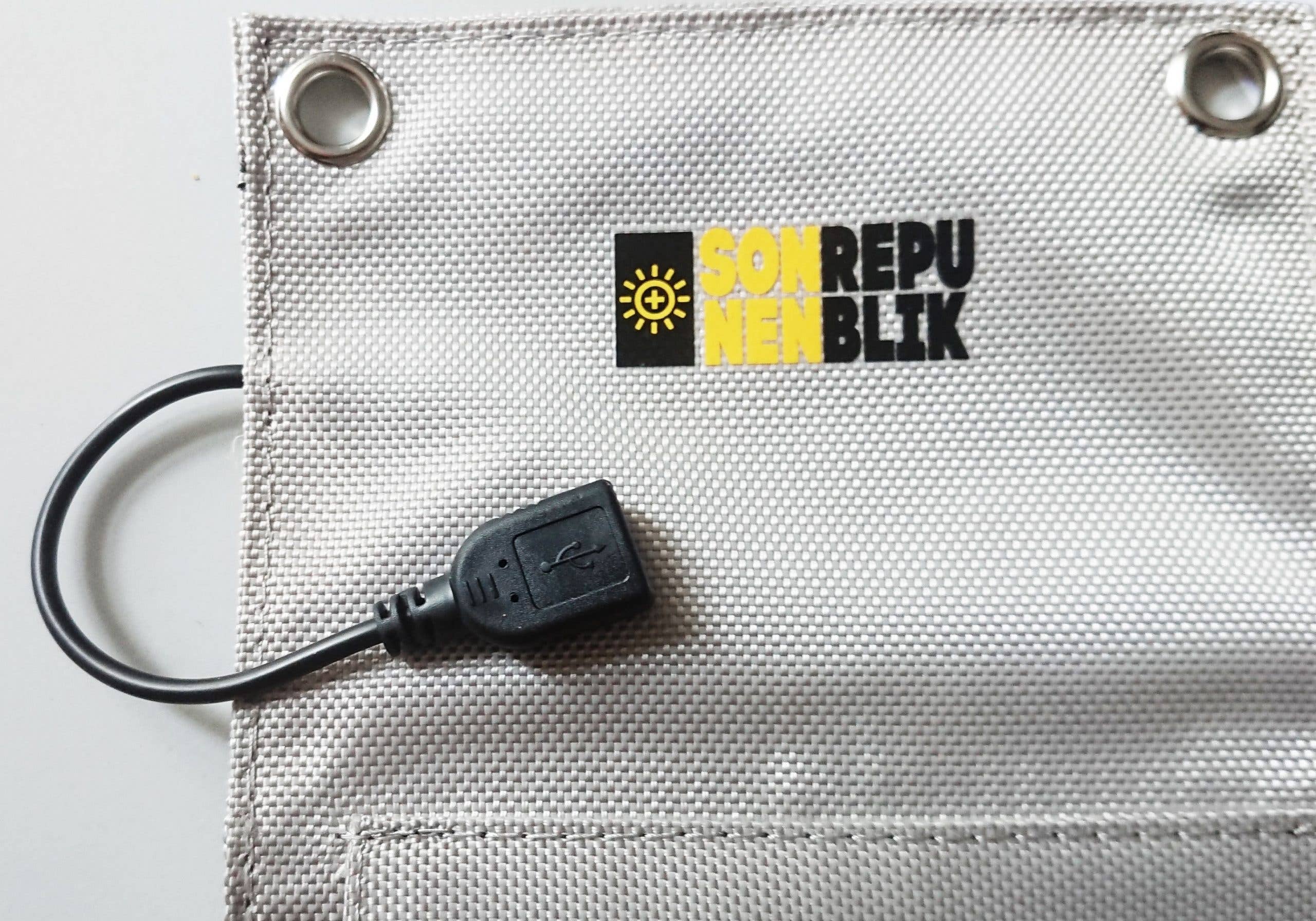 Sonnenrepublik - Vendita all'ingrosso Caricatori portatili - Caricabatterie solare QuadPack51