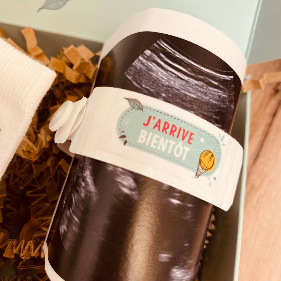 La vie en magenta – Großhandel Geschenkset zur Geburt für die Mutter – Schwangerschaftsankündigung für die Familie - Geschenkschachtel mit Baby4