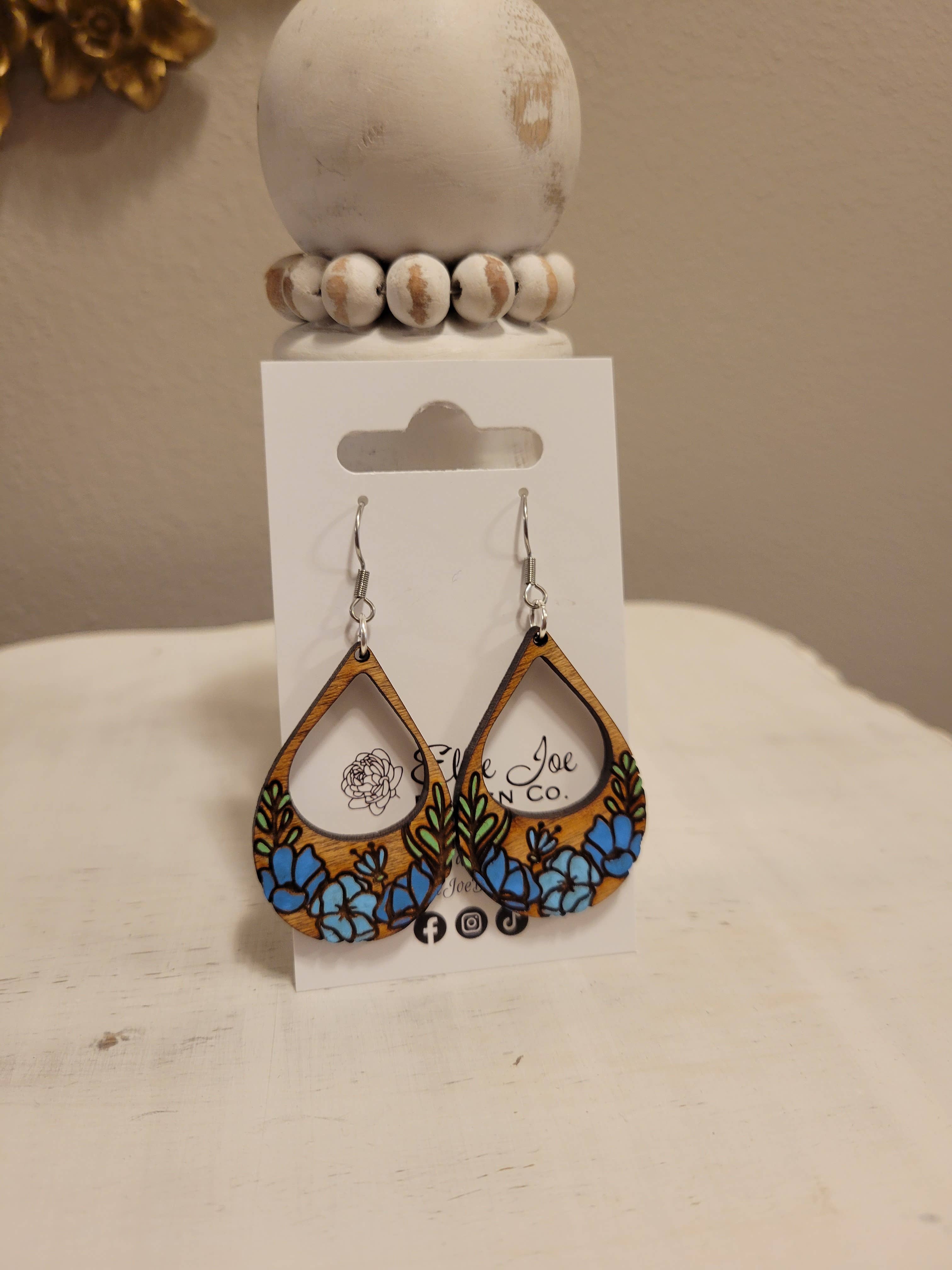 Ellie Joe Design Co – wholesale Dangle earrings – Teardrop Floral Painted Wood Earrings0