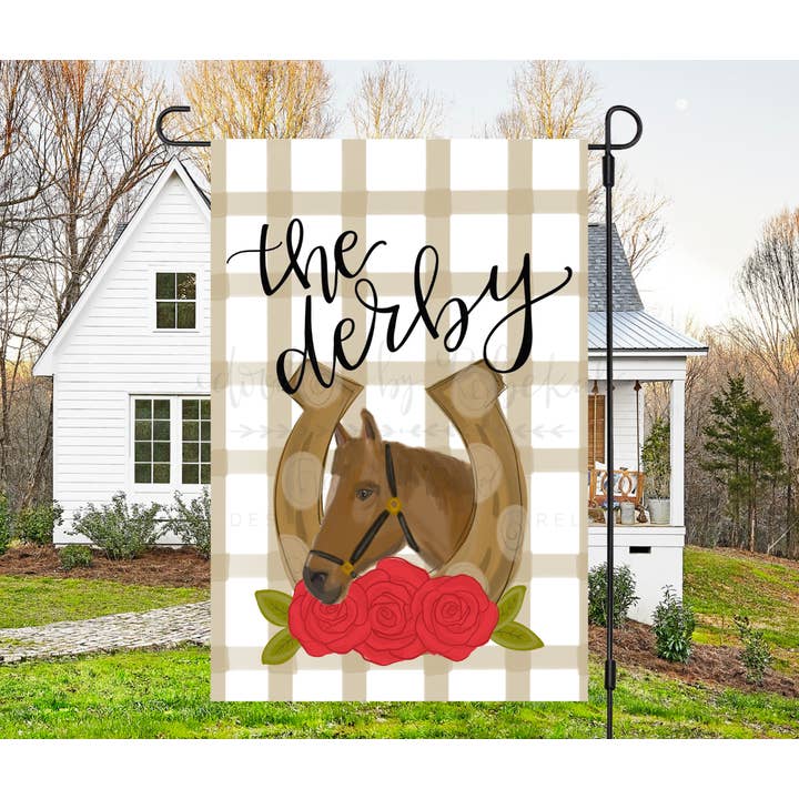 „Derbyet“ med Horse Garden Flag for engroshandel hos Doodles By Rebekah