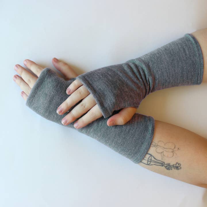 Dana Herbert - Wholesale Gloves - Women's - Autumn Knit Fingerless Gloves2