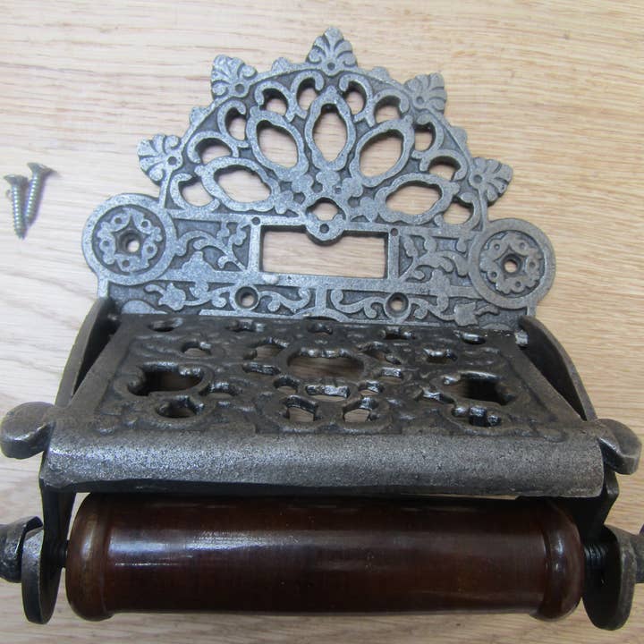 Porta rotolo decorativo in ferro antico per la vendita all'ingrosso da parte di IronmongeryWorld