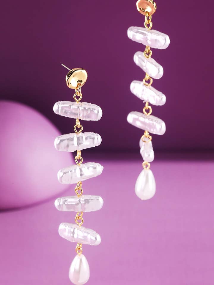 Boucles d'oreilles pendantes à perles baroques en cascade pour la vente par Urbanista