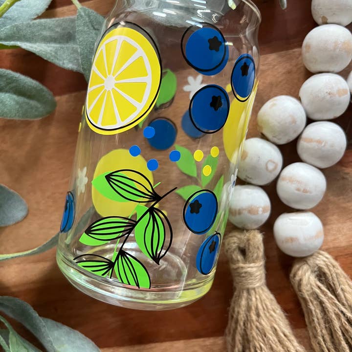 Bicchiere da birra al limone e mirtillo, caffè freddo, estetica per la vendita all'ingrosso da parte di Boho Sips