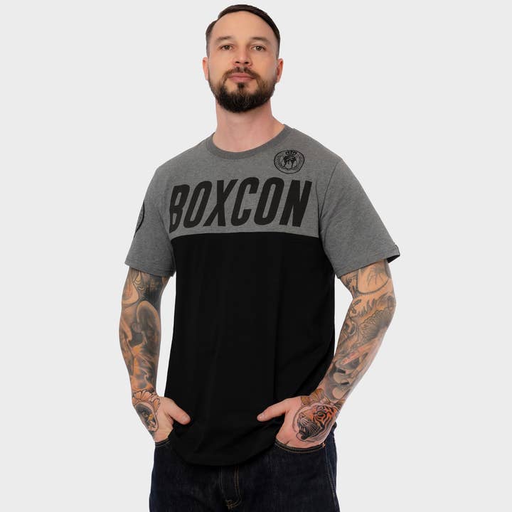 t-shirt « boîte avec » pour la vente par Label 23