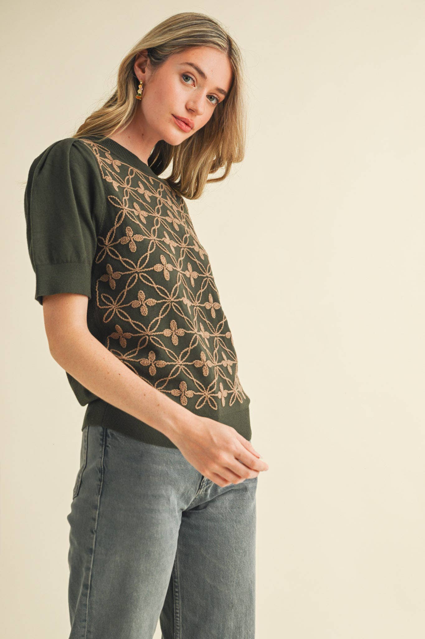 &MERCI - Wholesale Knit Sweater - Women's - SHORT PUFF SLEEVE EMBROIDERY FRONT SWEATER MSW1083239