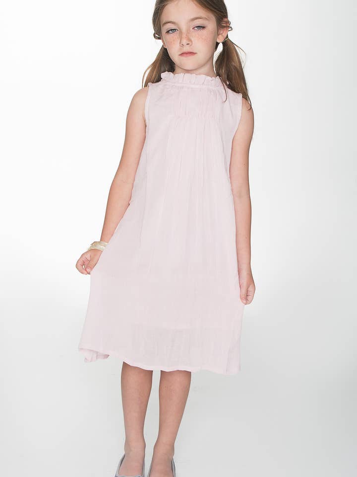 Abito a maniche lunghe con dettagli increspati rosa per la vendita all'ingrosso da parte di Yo Baby