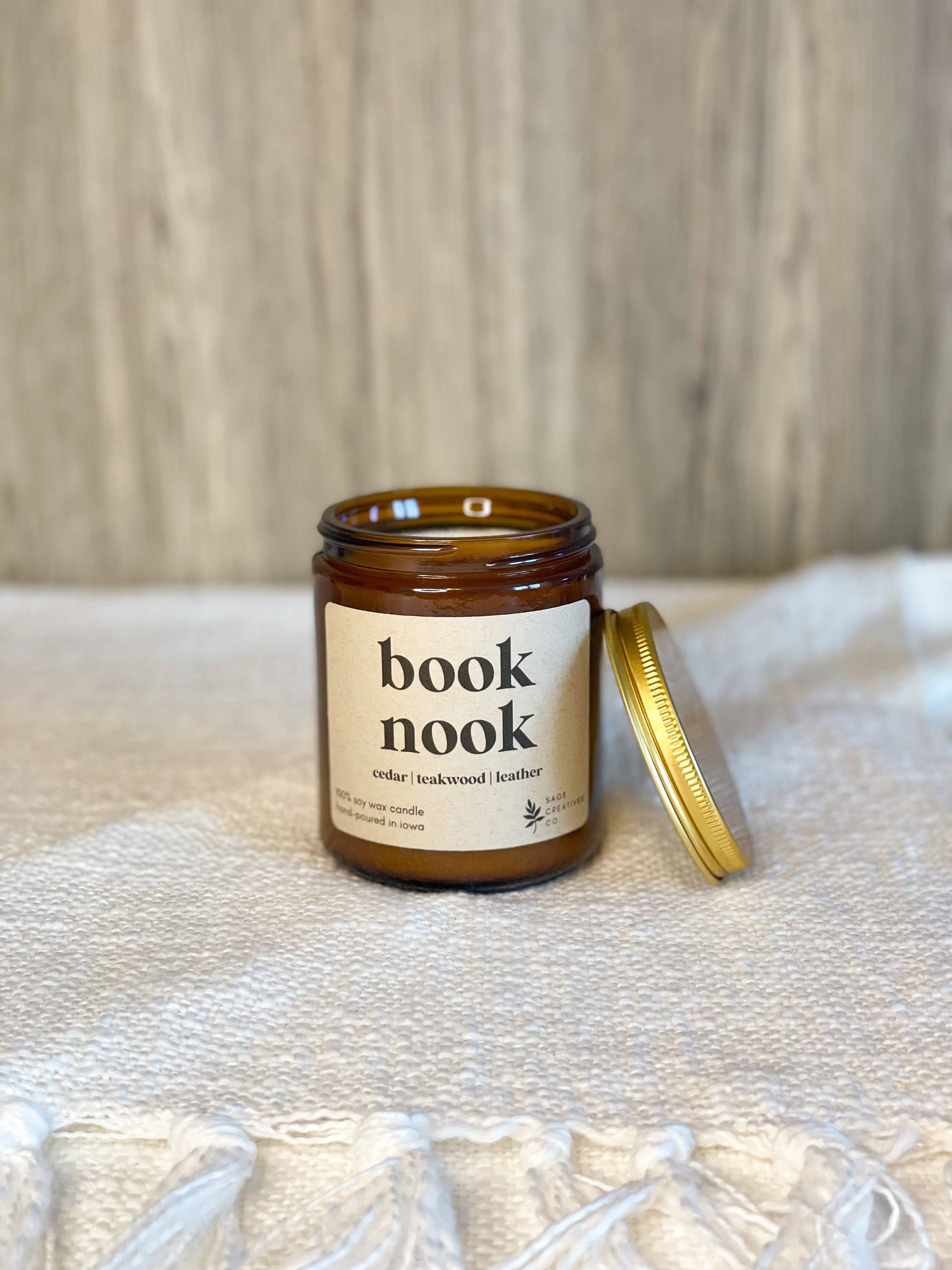 Sage Candle Co. - Vente Bougie en bocal - Book Nook - Bougie 100 % cire de soja4