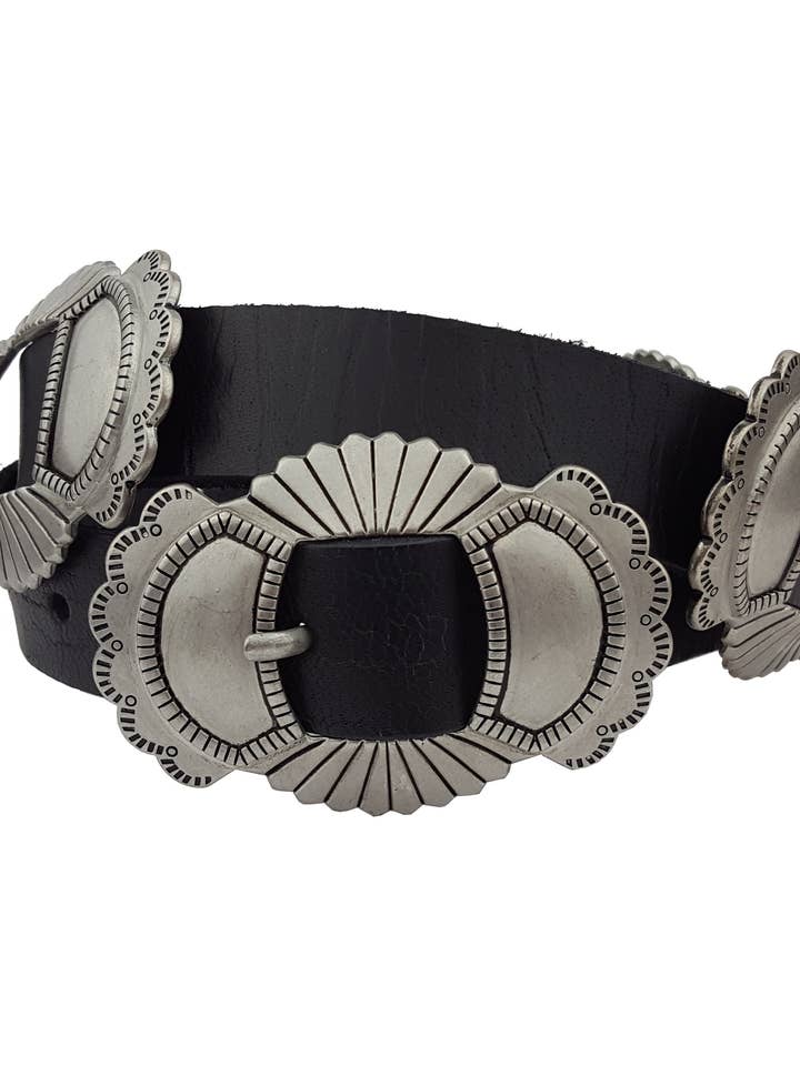 En solde : ceinture en cuir véritable avec Western Silver Conchos pour la vente par Axesoria West