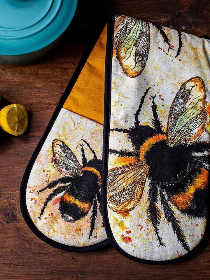 Bee Oven Glove for wholesale by Dollyhotdogs