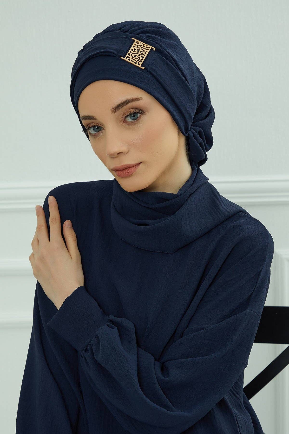 Aisha's Design – wholesale Hijab – Women’s – Modest Fashion Instant Aerobin Turban with Leopard Pattern Accessory, Pre-Tied Aerobin Hijab with Chic Metal Accessory,HT-11A11