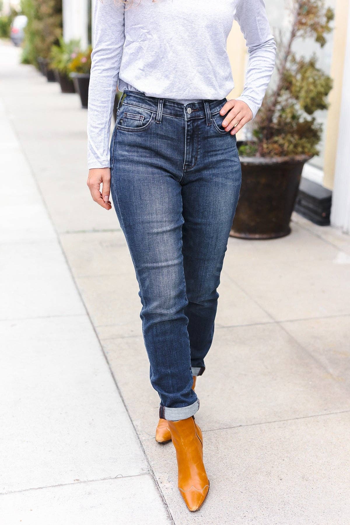 Promenade - Vente Jean – femme - Jeans Judy Blue Dark Wash à taille moyenne à revers et coupe ajustée (lot ouvert)6