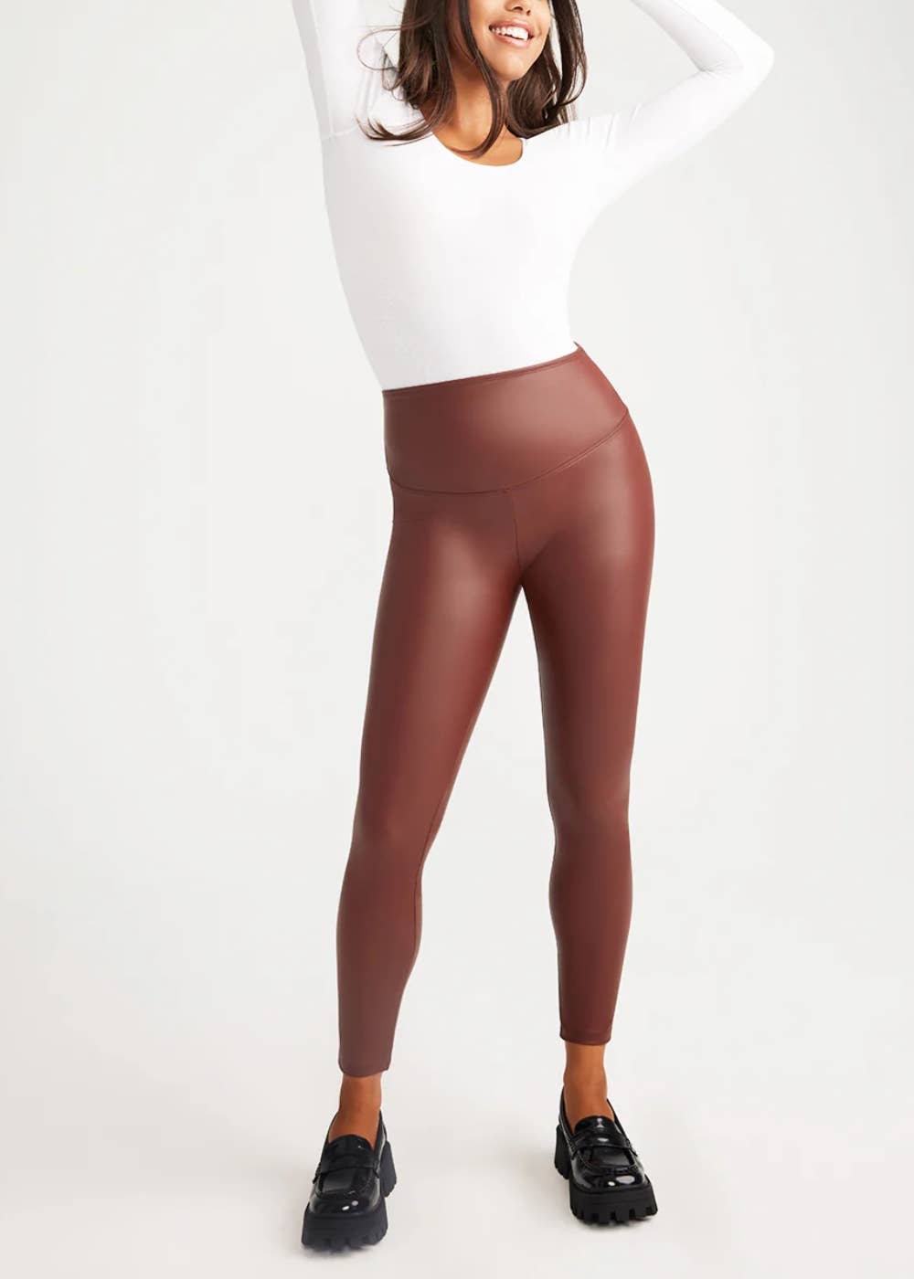 Java Leggings moldeadores de cuero sintético de venta al por mayor en Faire2
