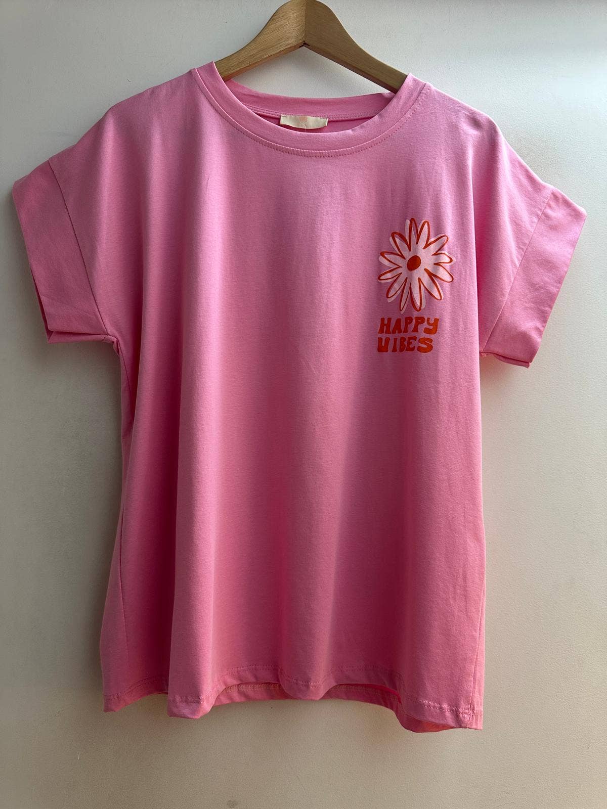 LORIANE – Engroshandel T-shirt med print - Dame – 8131SO t-shirt med HAPPY VIBES print, one size5