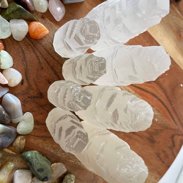 CaNatureLover - Venta al por mayor Piedras/cristales espirituales - Torre de cristal de selenita para curación de Reiki y carga de cristales | Hecho en Marruecos | Rascacielos de cristal de selenita Iceberg Torres de carga