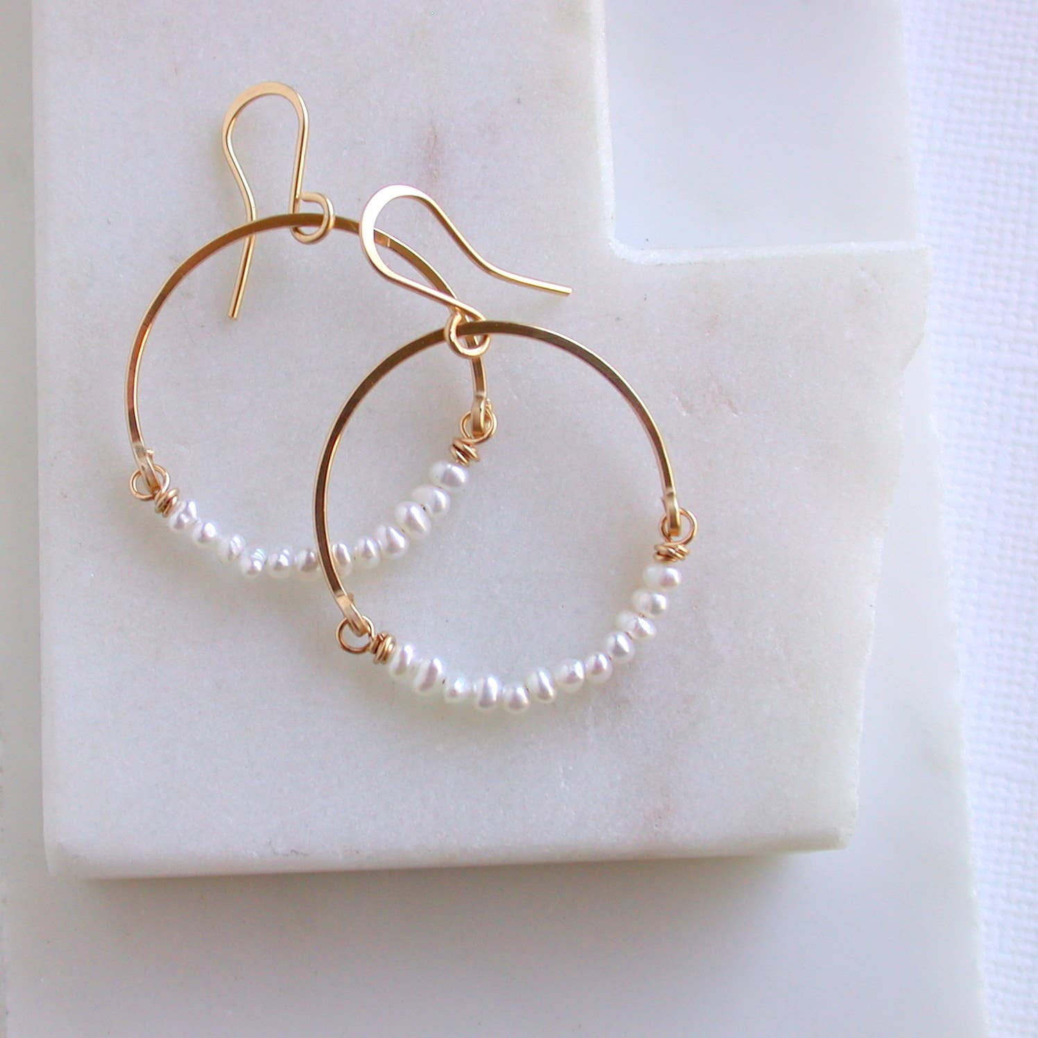 Linda Trent Jewelry - Vendita all'ingrosso Orecchini a cerchio - Cerchi di perle. Scegli tra tre misure.7