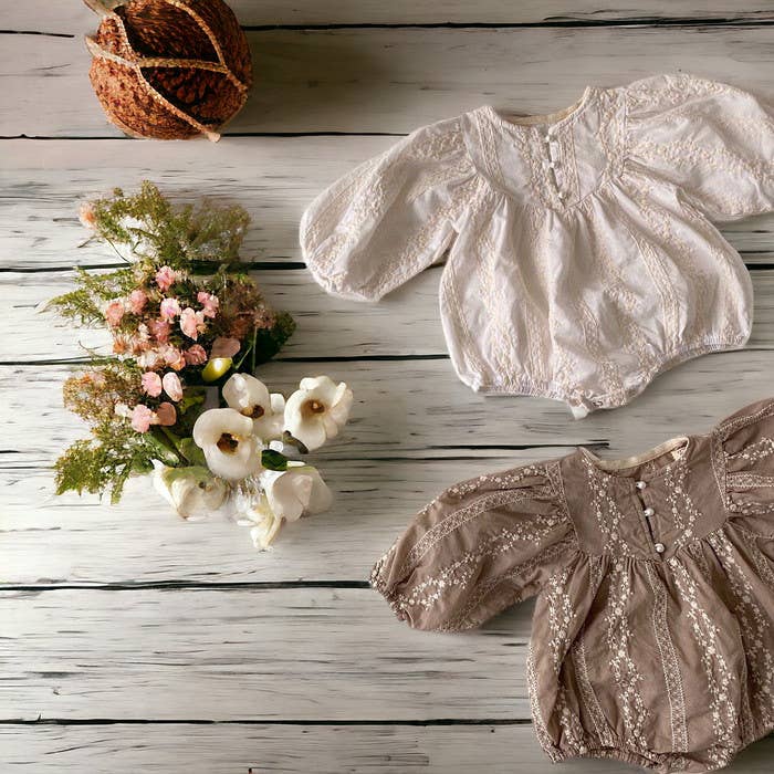 Annie & Charles – wholesale Bodysuit (non-footed) – Baby – Annie & Charles® organic cotton bodysuit with embroidery14