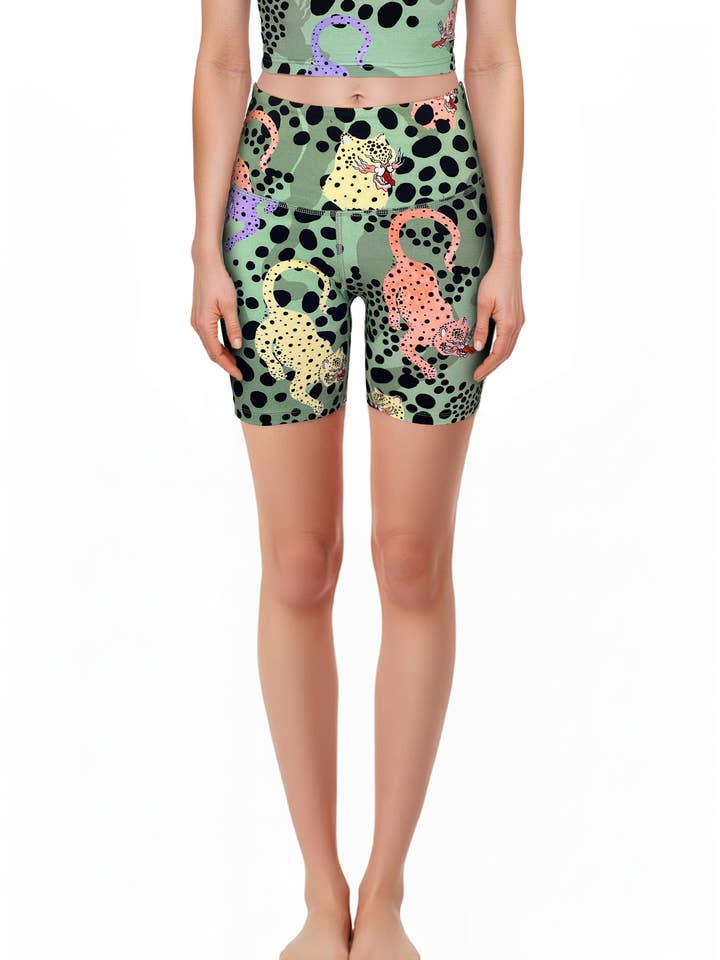MS CHEE YOGA SHORTS - AKTIVKLEIDUNG - BAMBUS & BAUMWOLLE - CHEETAH-PRINT für den Großhandel von Pitaya Yoga