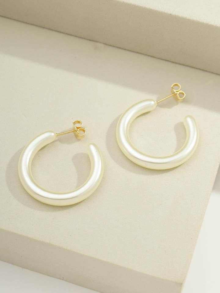 Créoles Ouvertes en Perles Petites Plaquées Or 14k | Meilleures Ventes pour la vente par Bossaglam Jewelry