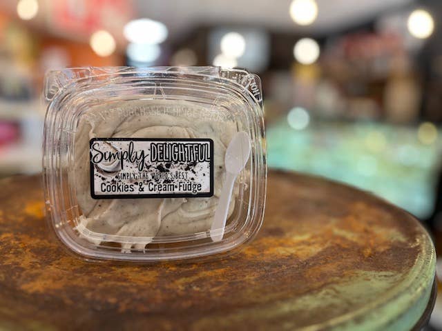 Simply Delightful - Wholesale Fudge - *Cookies & Cream Fudge 7oz