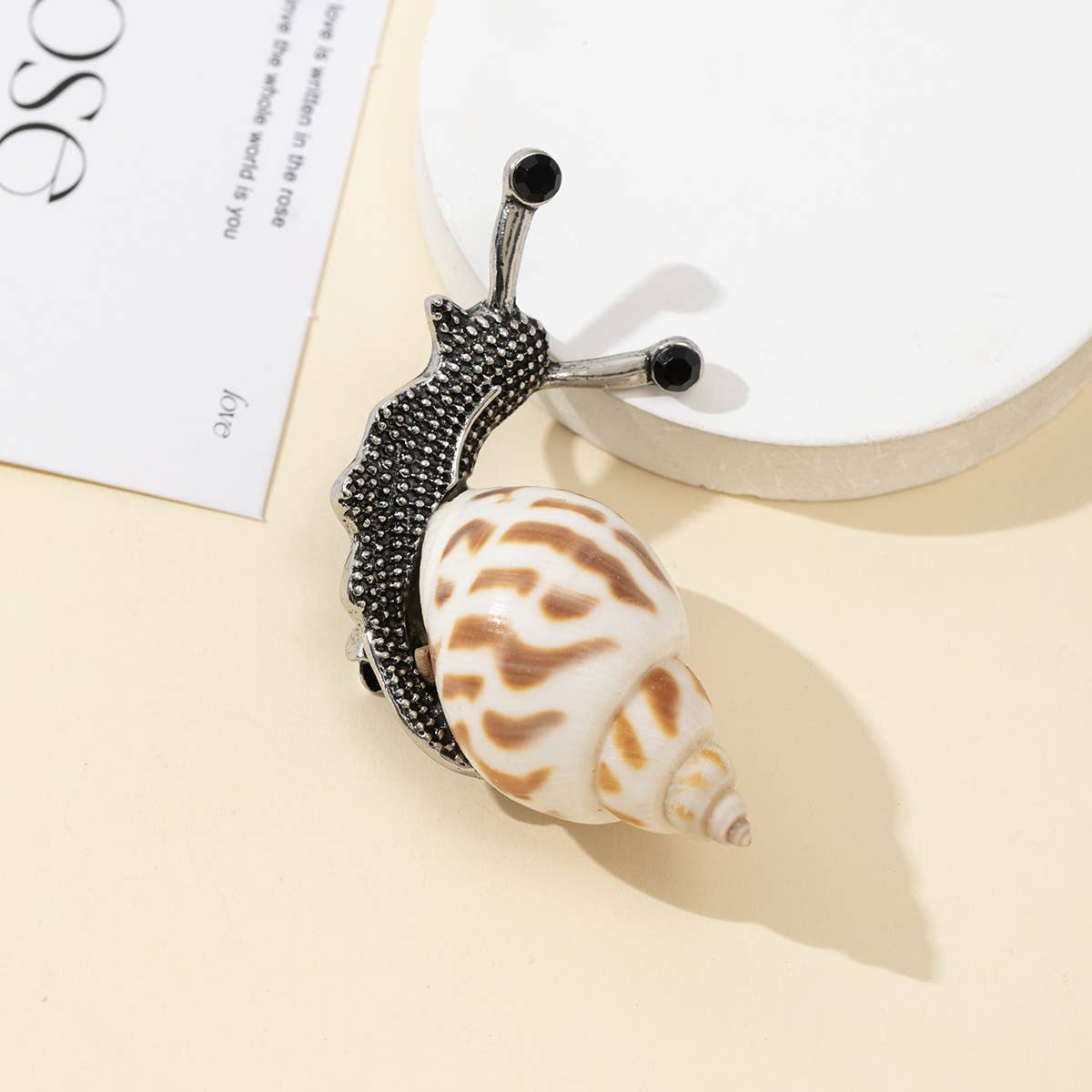 Tourtiwi – Großhandel Broschen – Brosche & Anhänger in Form einer natürlichen Kegelschnecke3