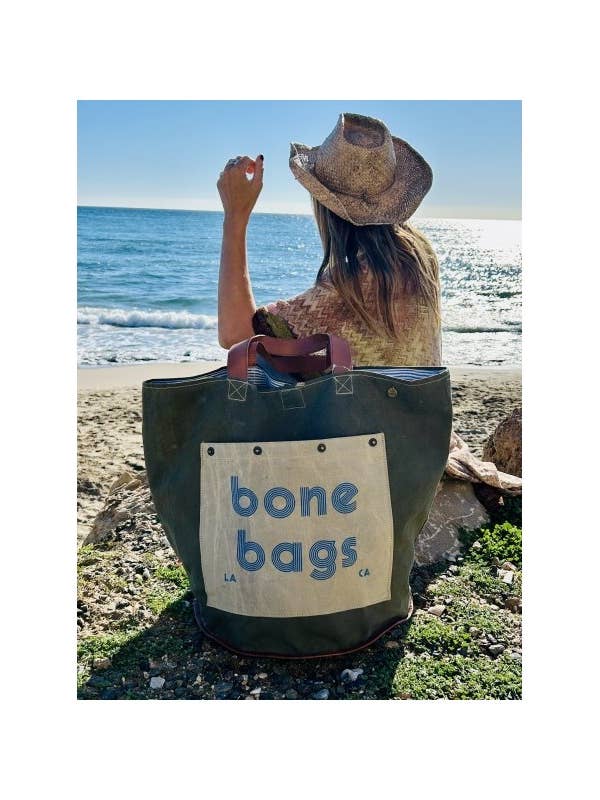 Retro strandväska Rr39 i återvunnen militärcanvas för wholesale av Casa Natura Design SL