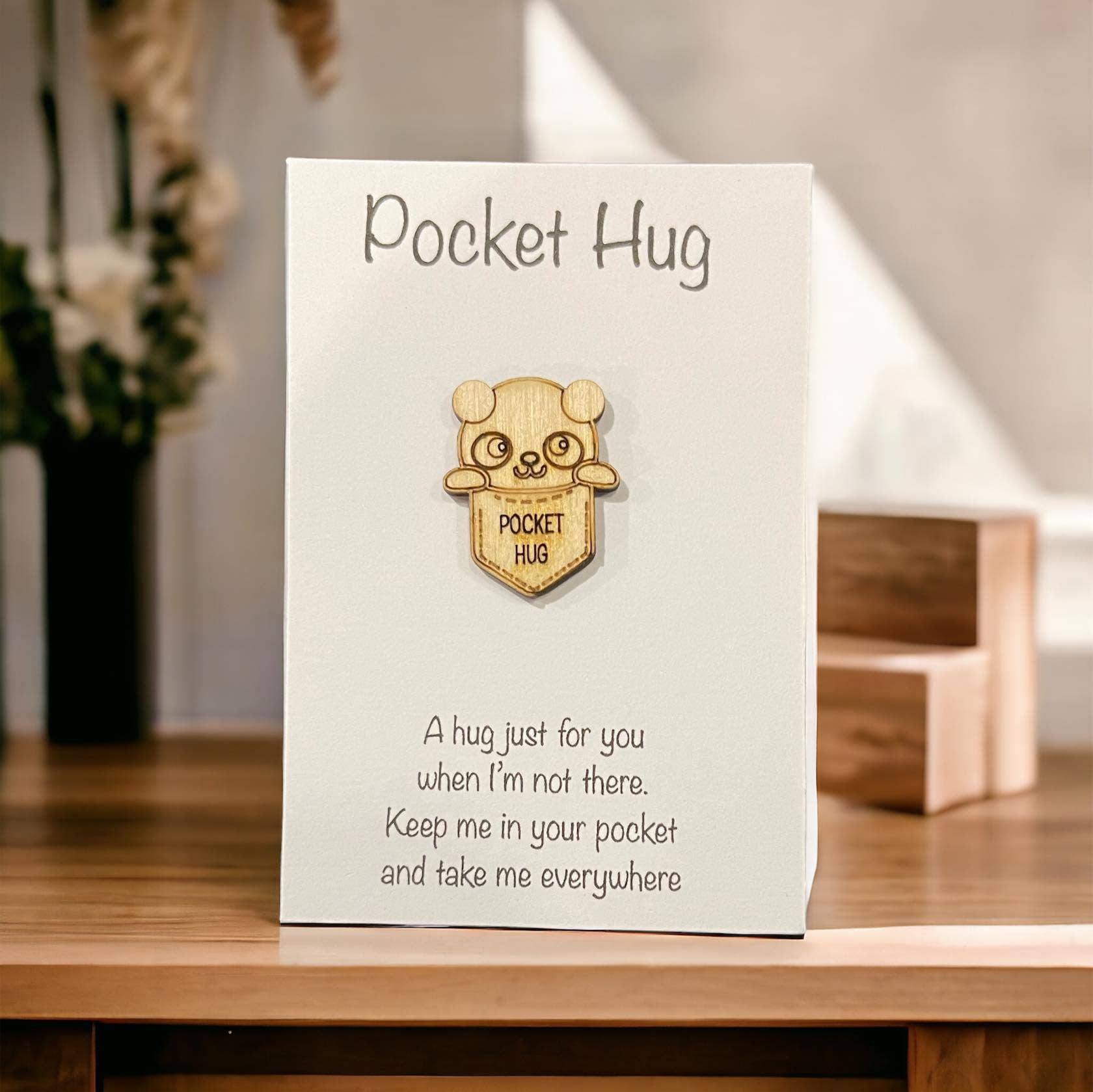 Montgomery and Claire - Vendita all'ingrosso Moneta/gettone ricordo - Abbraccio Tascabile in Legno - Gettone Portatile di Affetto con Cartoncino Sentimentale2