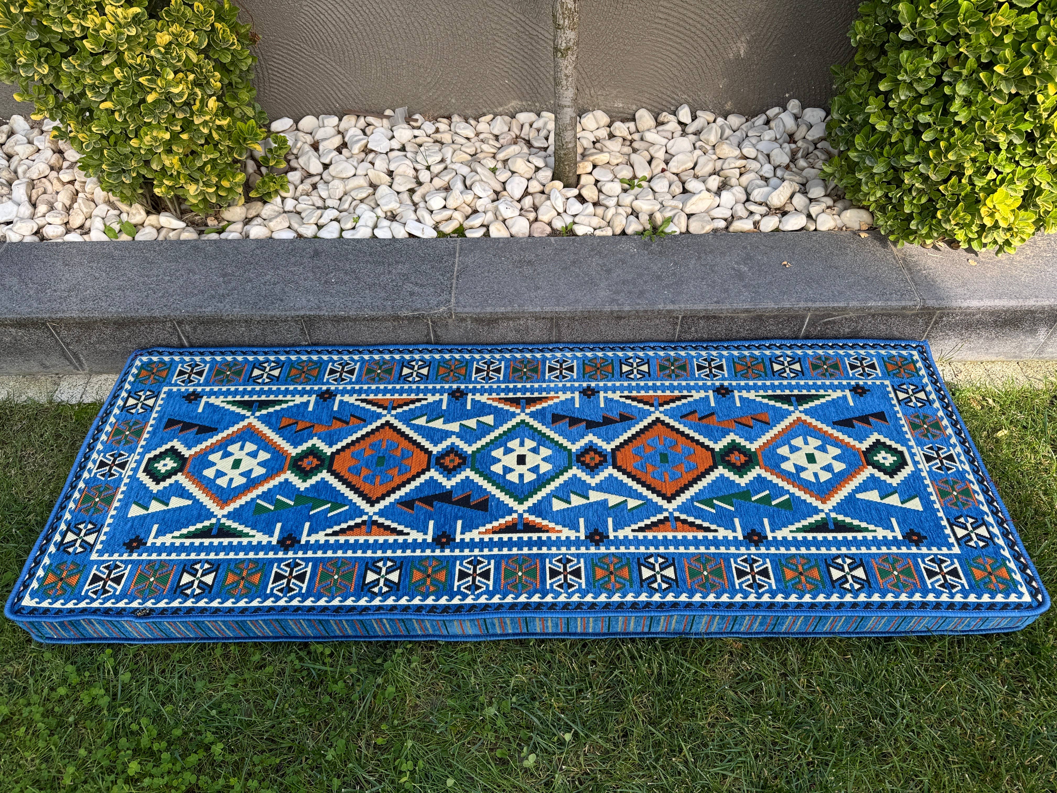 The Loom Wholesale – Großhandel Polsterhocker – Handgefertigte Bodensitzgelegenheit - Kilim-gemusterter Ottomanen-Bodensofa9