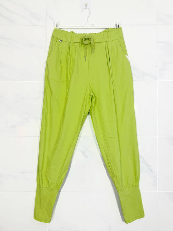 12F22P002 - Super stretch broek met taps toelopende enkel voor wholesale door ZAFA PARIS