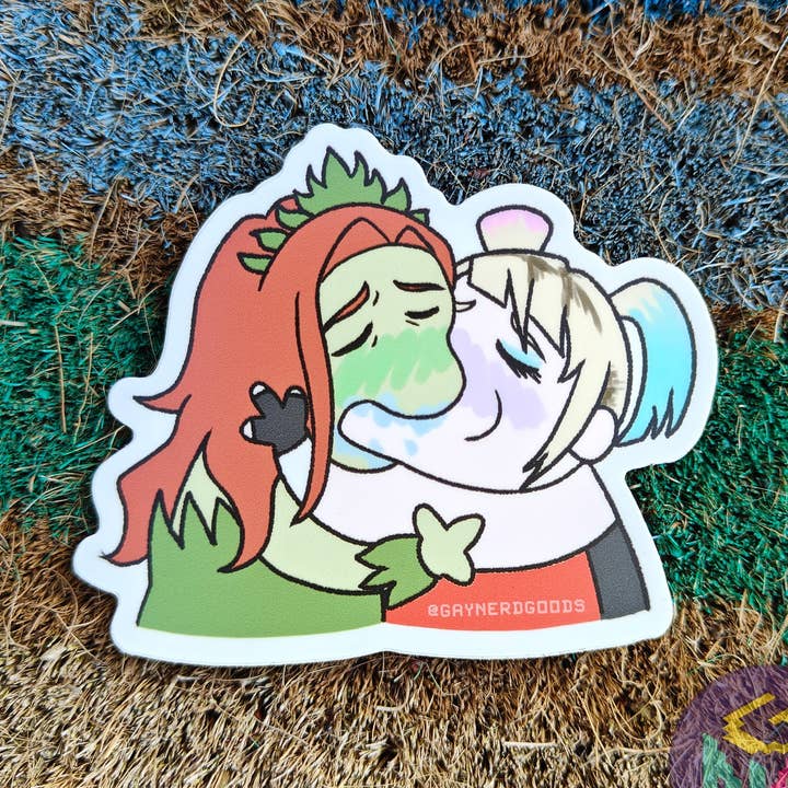 Sticker van kussende vrouwelijke schurken voor wholesale door Gay Nerd Goods