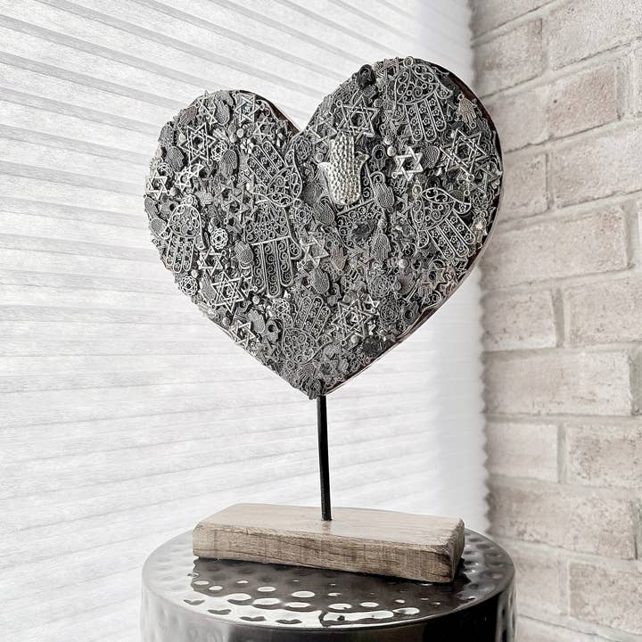 JEWISHJOY.co - Wholesale Decorative Tabletop Object - Heart on Stand - 2025.020