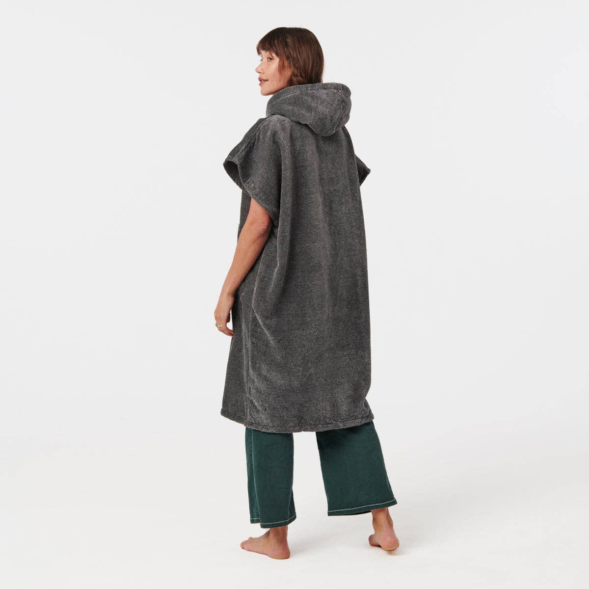 Slowtide – wholesale Poncho – Men′s – The Digs Changing Poncho - Heather Grey1