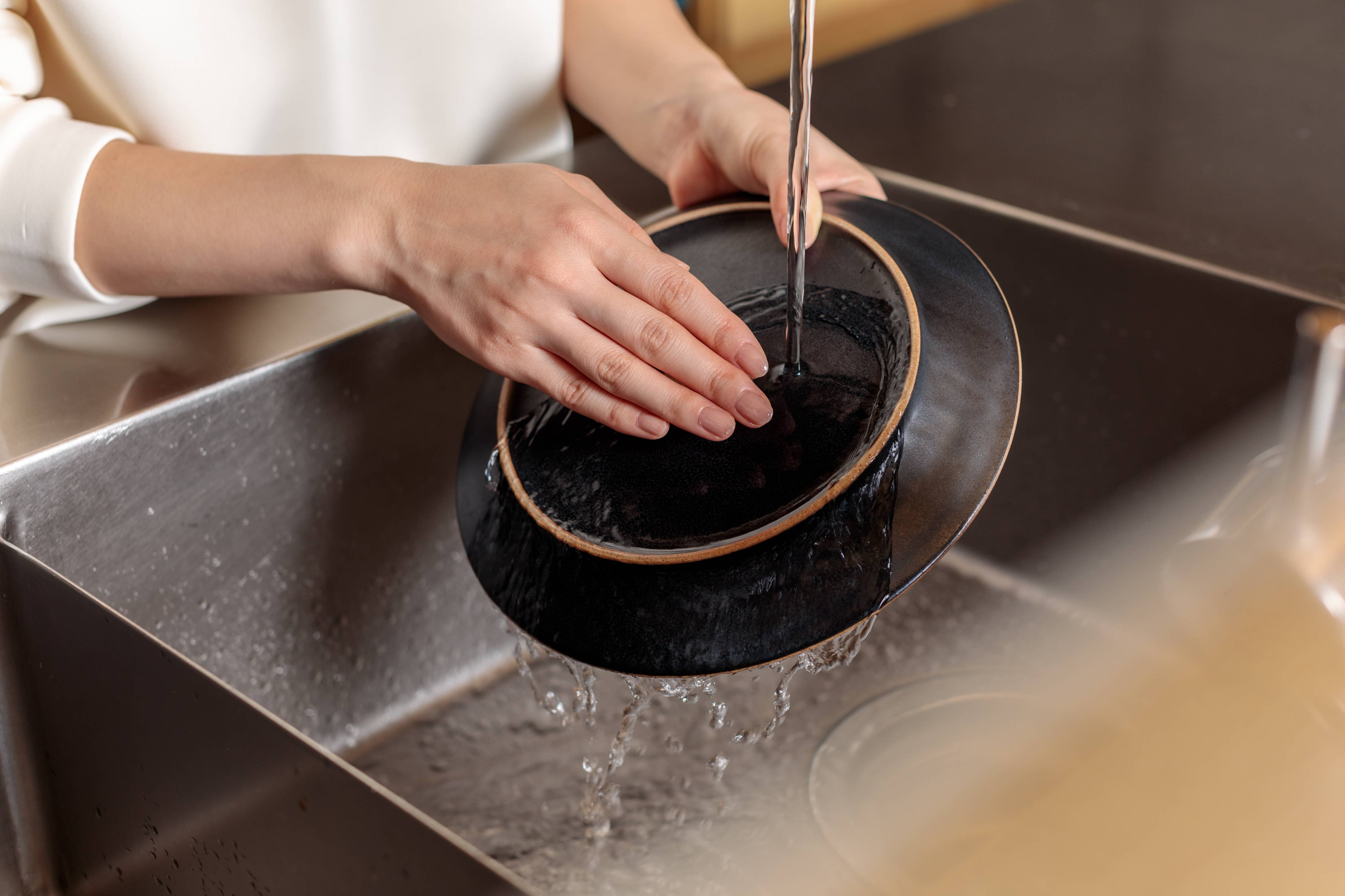 KIKIME - Wholesale Dinner Plate - amime Plate 10" | Dinner Plate with metal net 9.8" | Pottery16