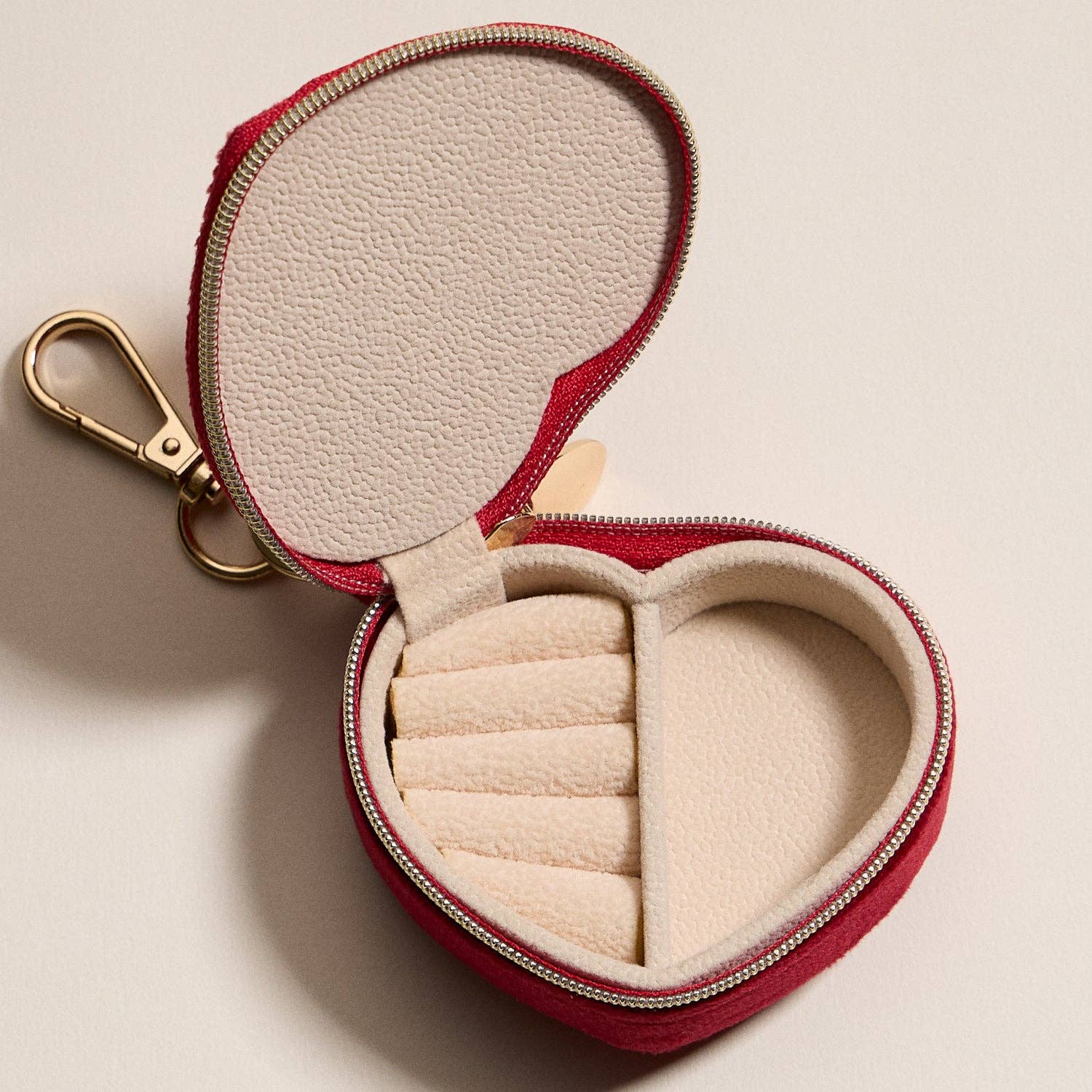 RD Estojo de Viagem para Joias em Forma de Coração com Porta-Chaves – Design "Be Kind" em Veludo Rosa para venda a revendedores na Faire2