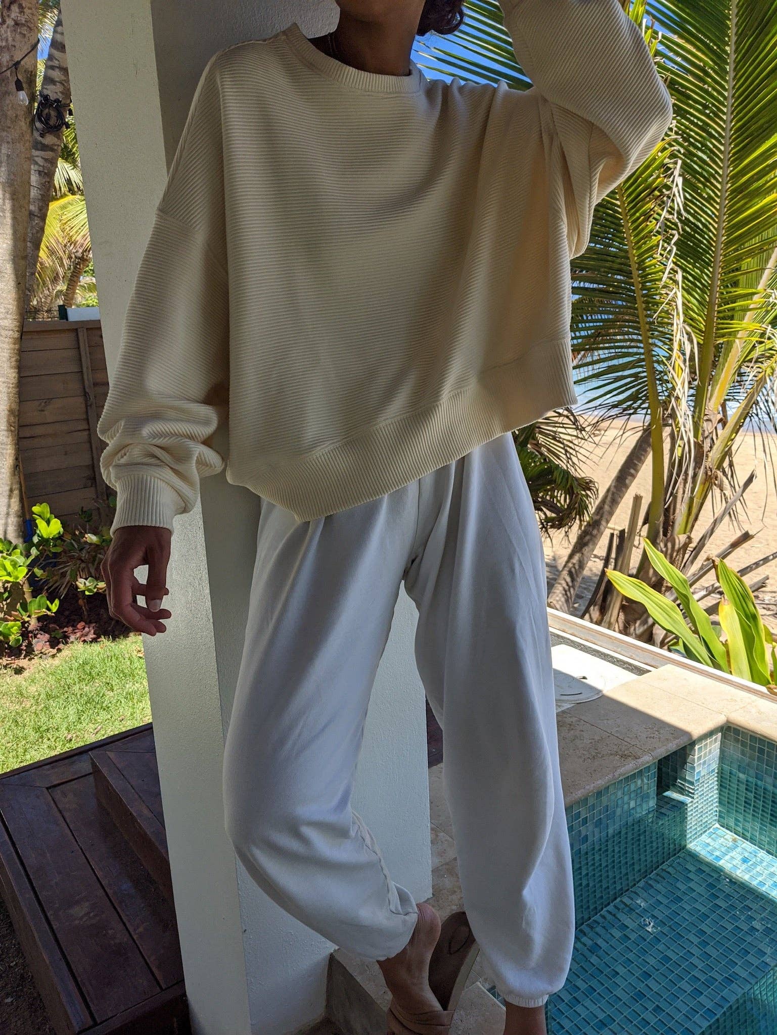 Na Nin – Großhandel Strickpullover – Damen – Margot Kurzes Sweatshirt aus Baumwolle mit Riffelmuster23