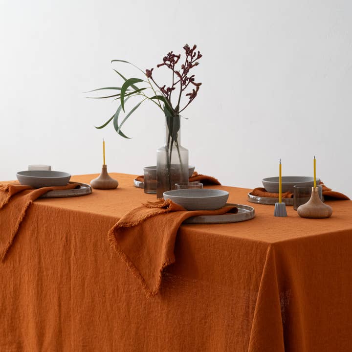 LinenMe - Wholesale Tablecloth - Linen Tablecloth Cinnamon Terra Fringe