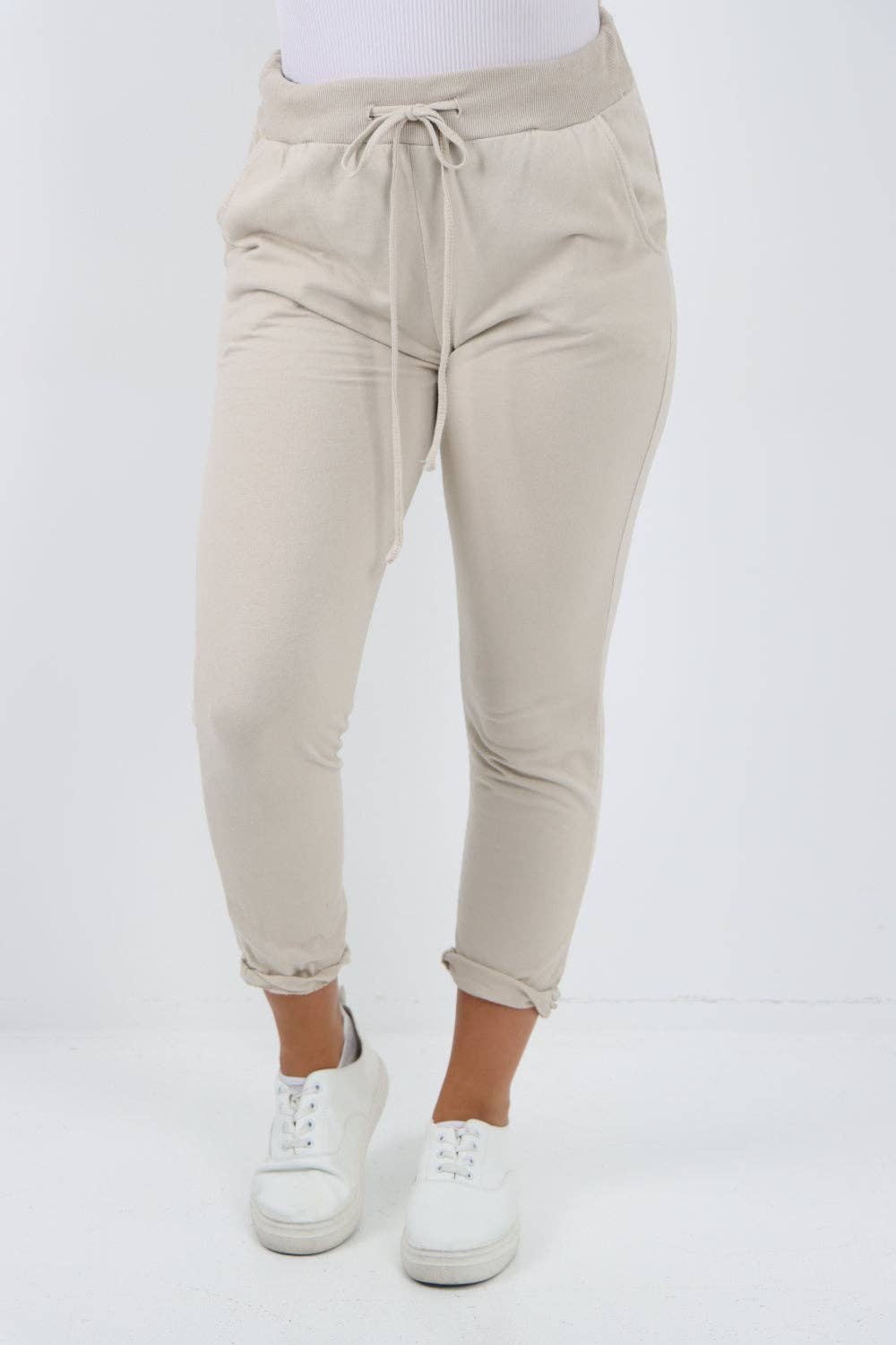 Miss Bold – Großhandel Lounge-Trainingshose/-Jogginghose – Damen – Italienische schlichte Basic-Jogginghose mit Kordelzug1