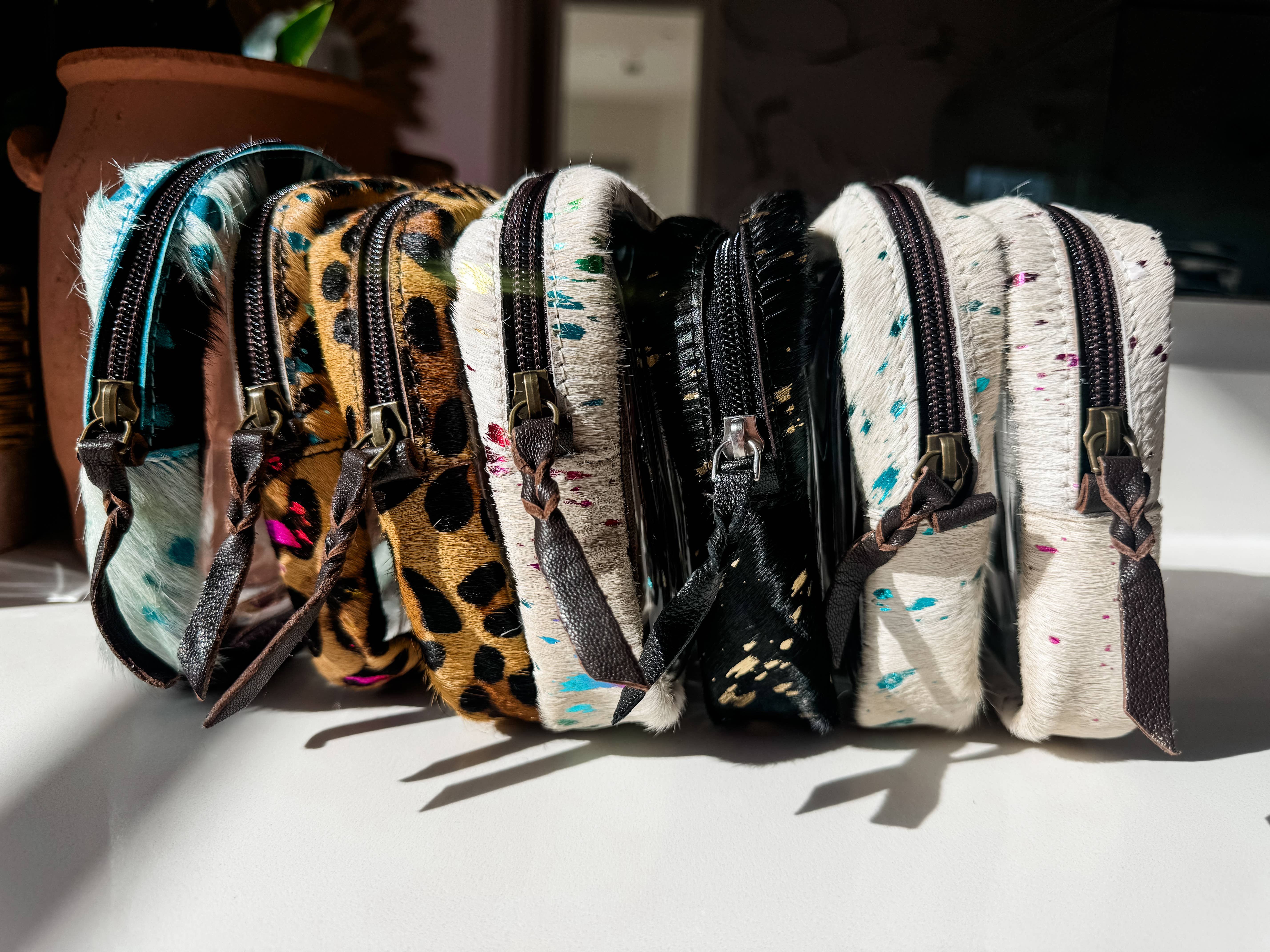 Boho Ranch Shop - Venta al por mayor Bolsa para maquillaje - Estuche Transparente de Piel de Vaca - Bolsa de Viaje para Maquillaje y Artículos de Tocador2