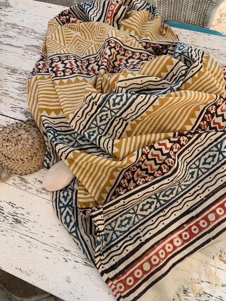 Stor størrelse Bagru Sarong, dupatta - Pareo - striber rød / bloktryk bomuldssjal Rød blomst ny kollektion for engroshandel hos Aurobelle Ibiza